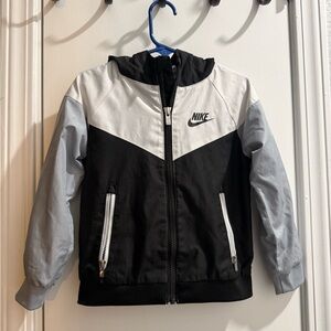 Nike Kids Windbreaker – Black/White/Gray